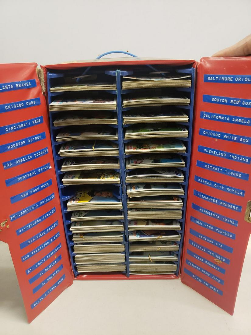 Lot of 1970 baseball cards with baseball card locker (1 of 1)