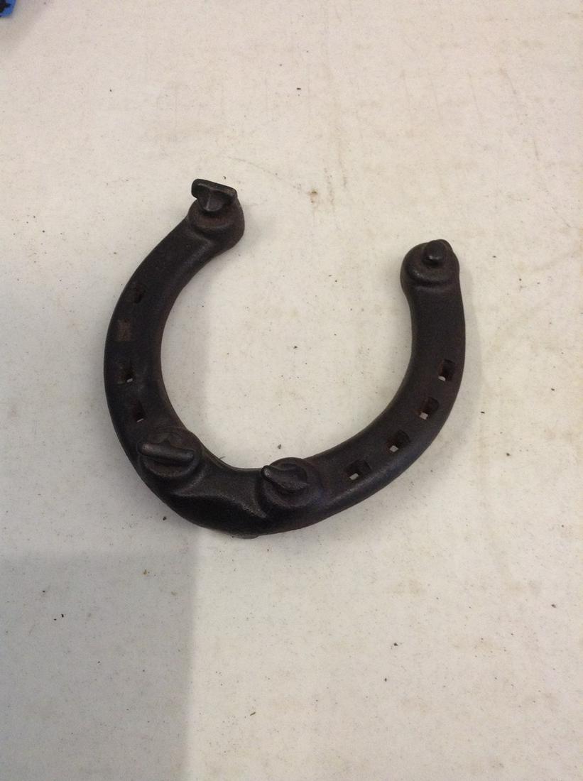 cast iron horseshoe 7": cast iron horseshoe 7"