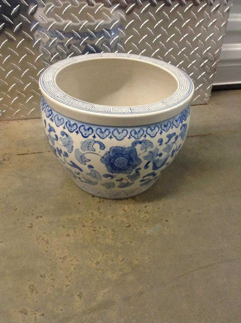 blue traniser vintage pot: 11x8