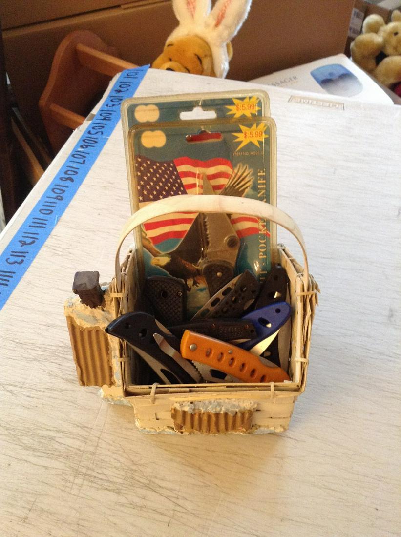 lot of various pocket knives (1 of 1)