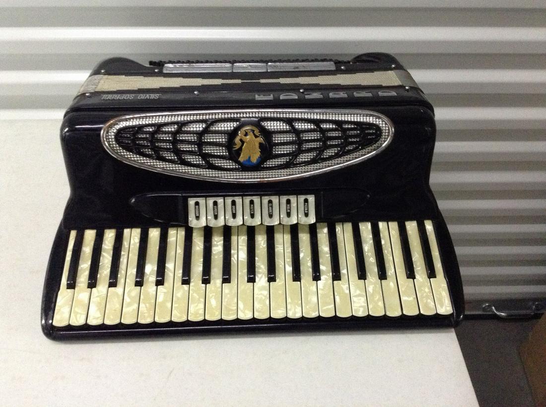 Edward Silvio Soprani Accordian: Edward Silvio Soprani Accordian