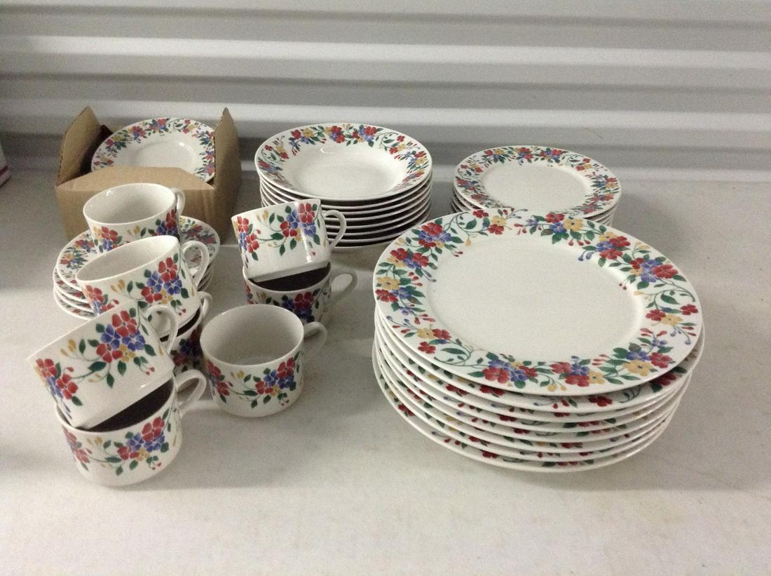 Floral pattern stoneware service for 8 (1 of 1)