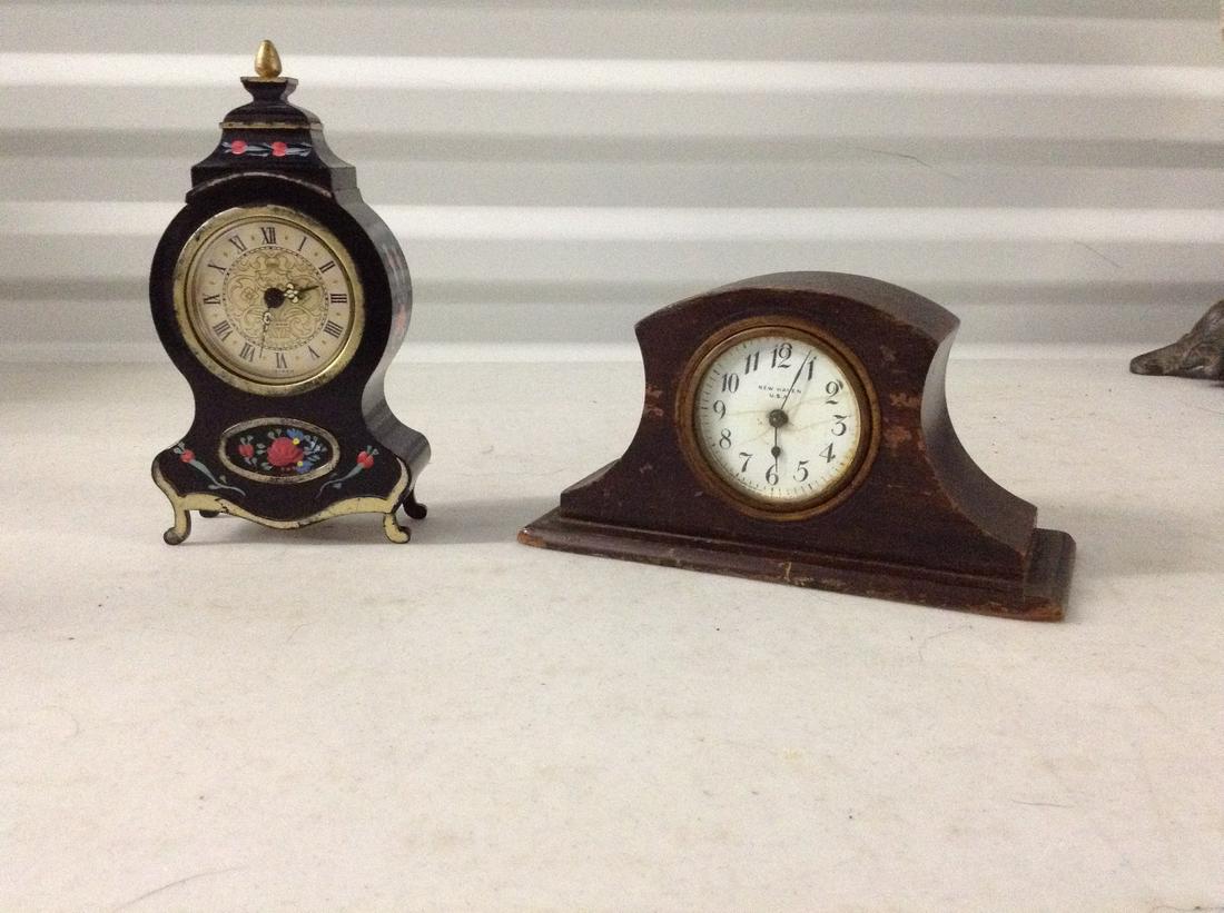 Lot of two vintage clocks (1 of 1)