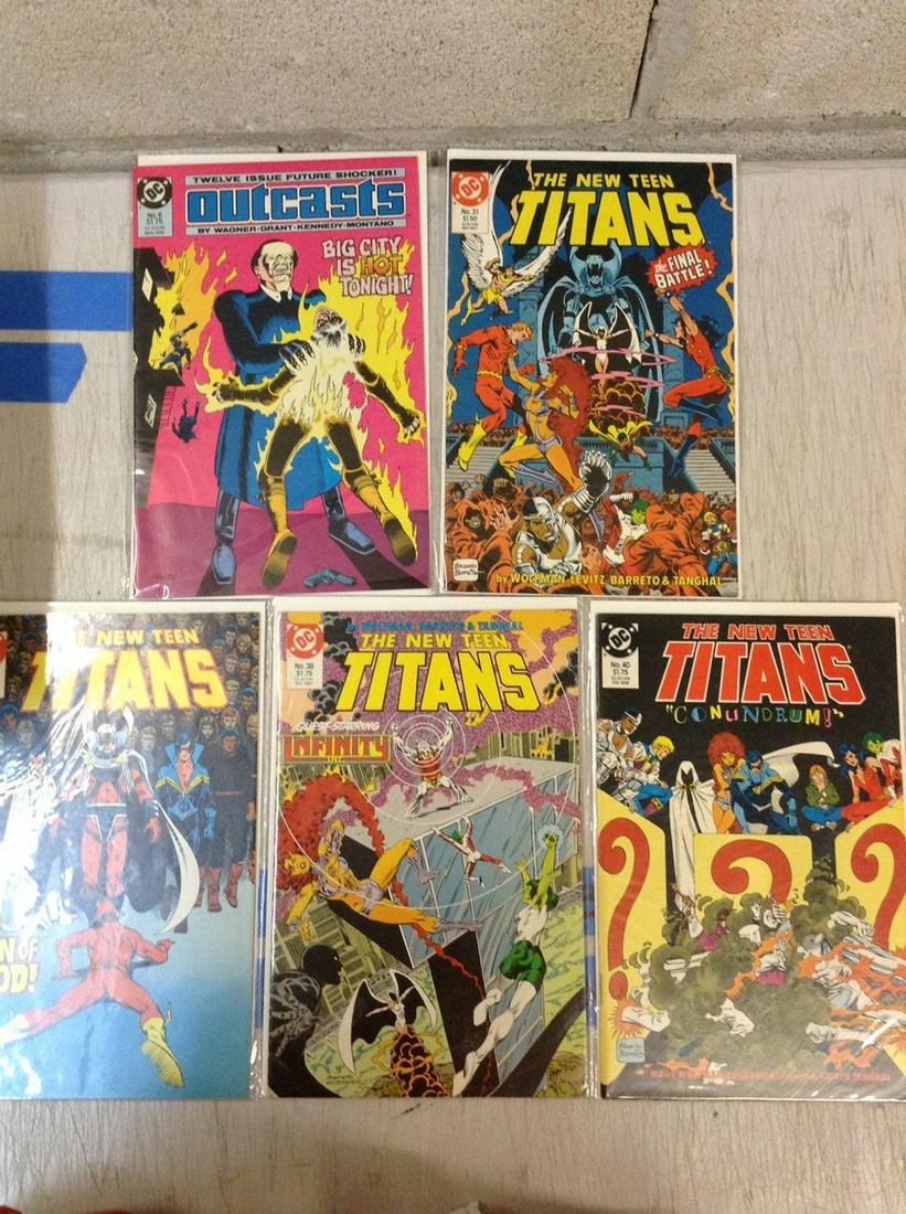 Outcasts and The New Teen Titans DC Comics (1 of 1)