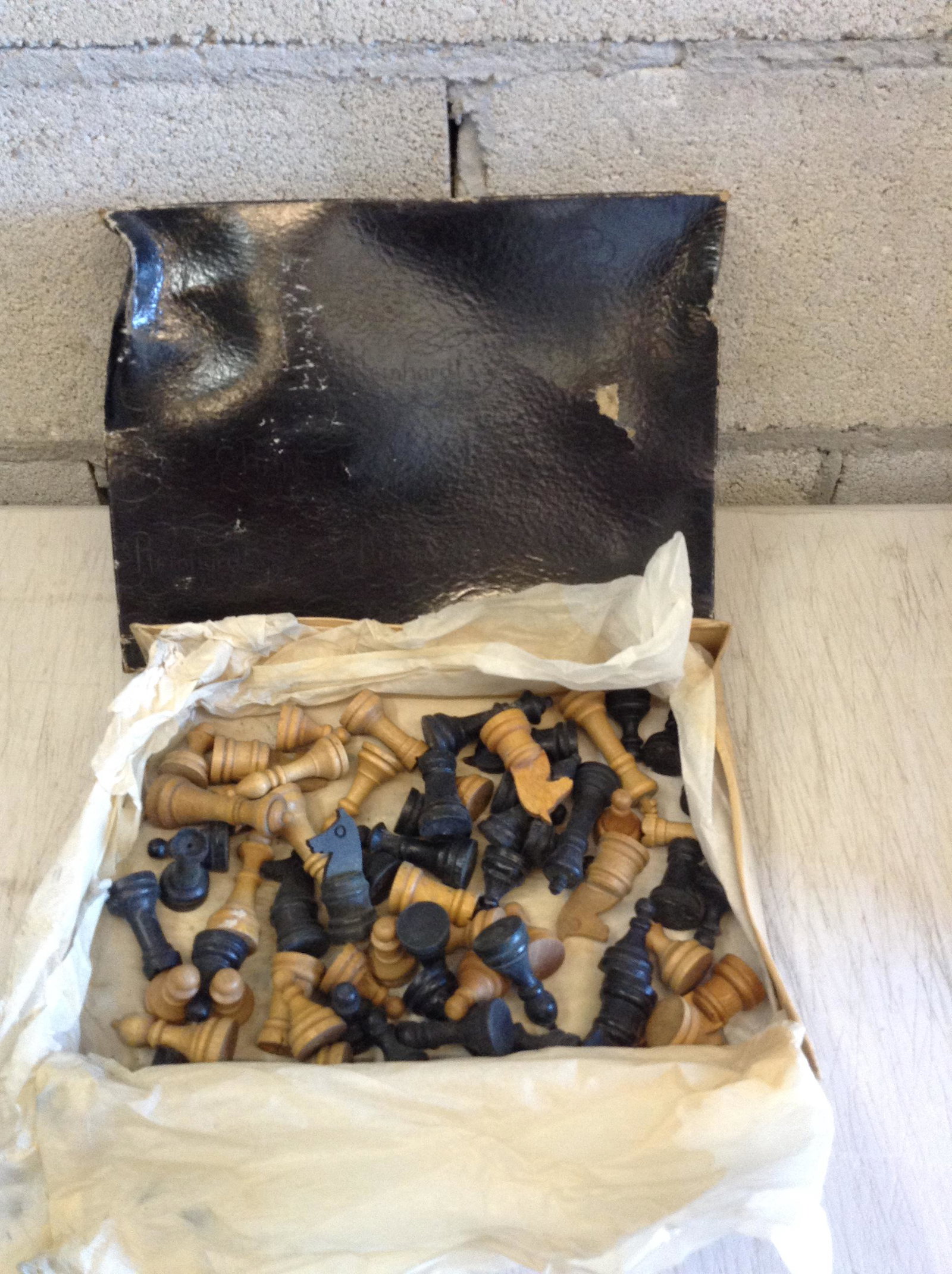 Box of wooden chess pieces: Box of wooden chess pieces
