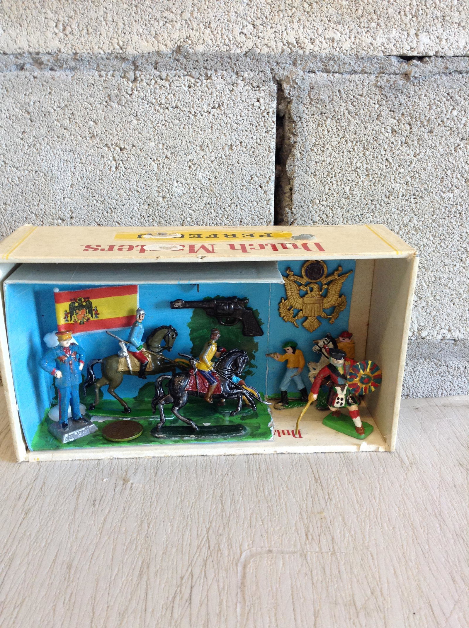 Cast iron figure diorama: Cast iron figure diorama