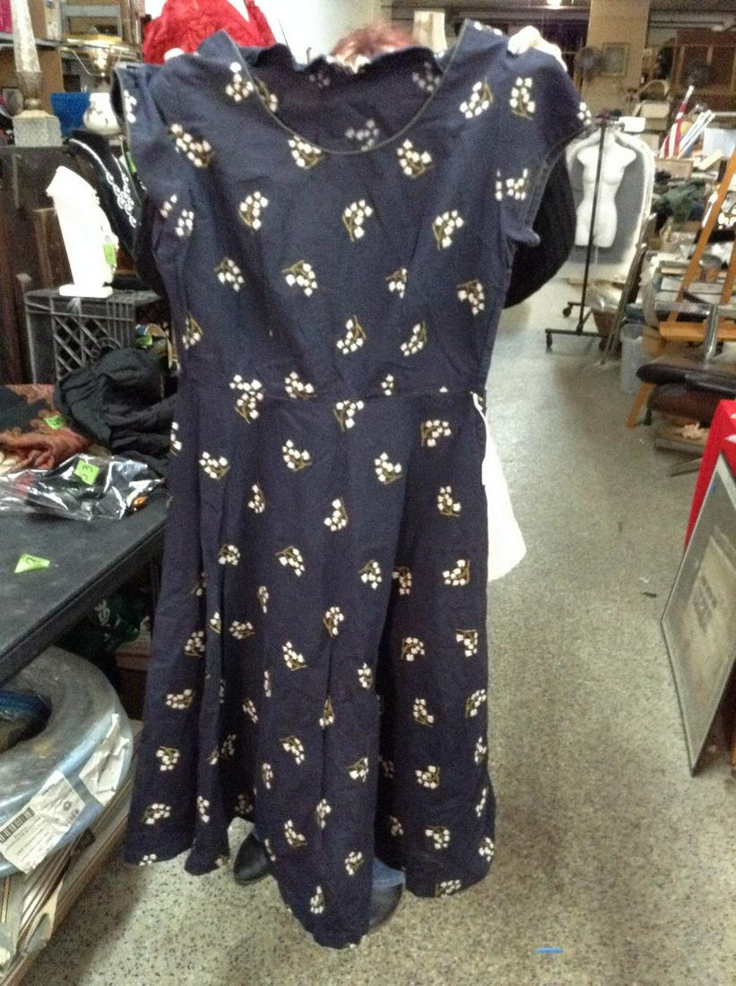 Newark Museum 1940s Dress Size Medium (1 of 1)