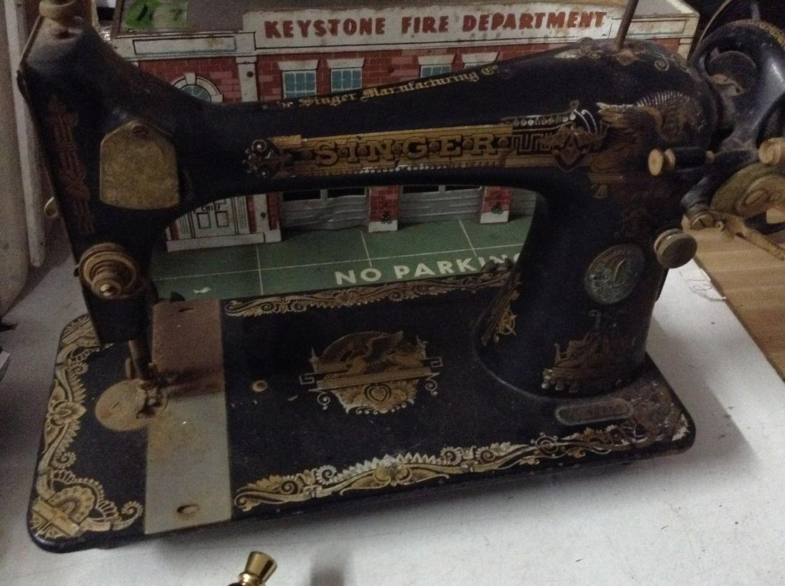 Antique Singer Sewing Machine: Antique Singer Sewing Machine
