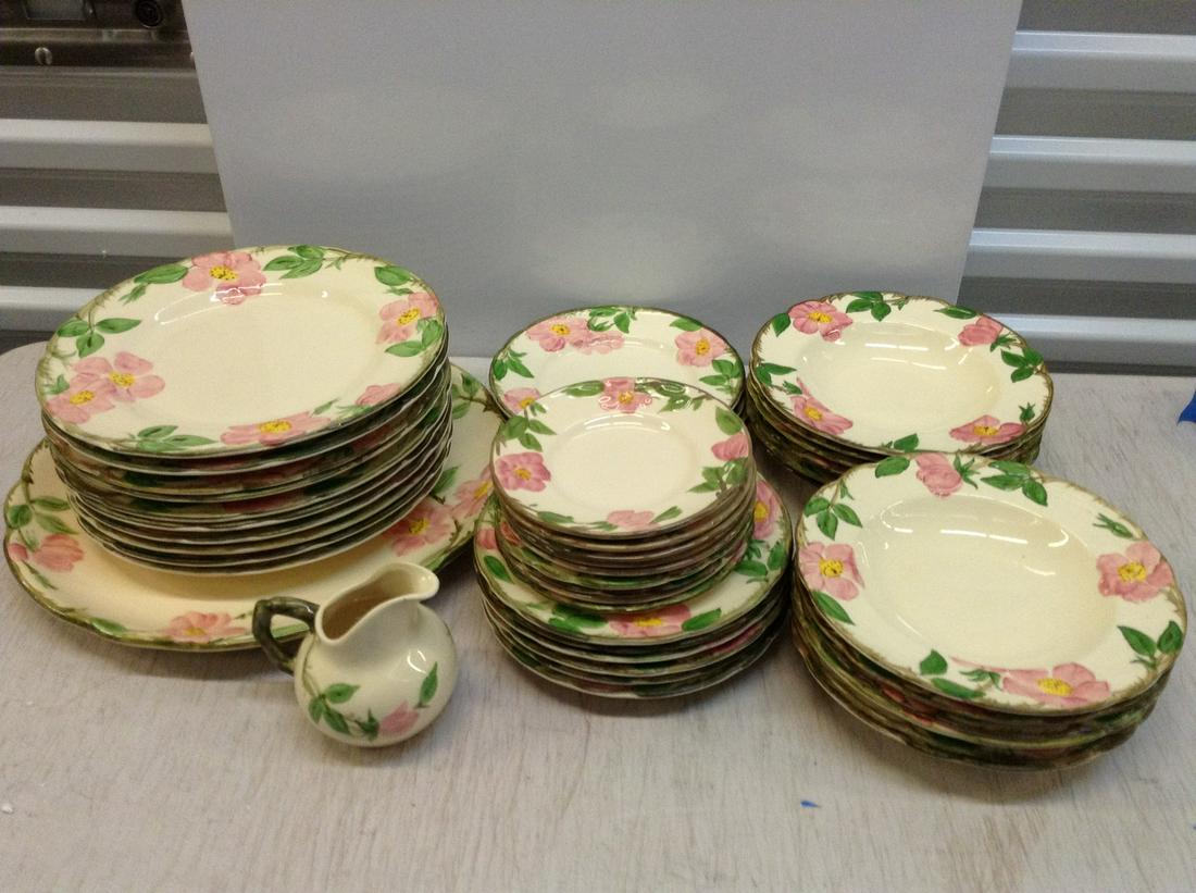 Franciscan Earthenware China Set: Franciscan Earthenware China Set