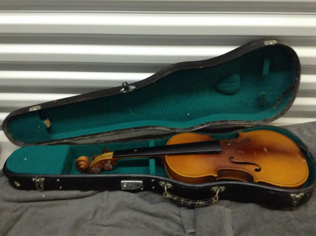 Lark Violin in Case: Lark Violin in Case