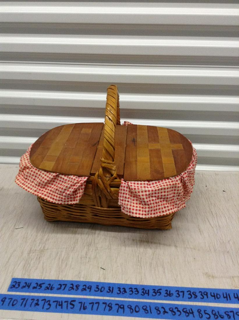 Early picnic basket (1 of 1)