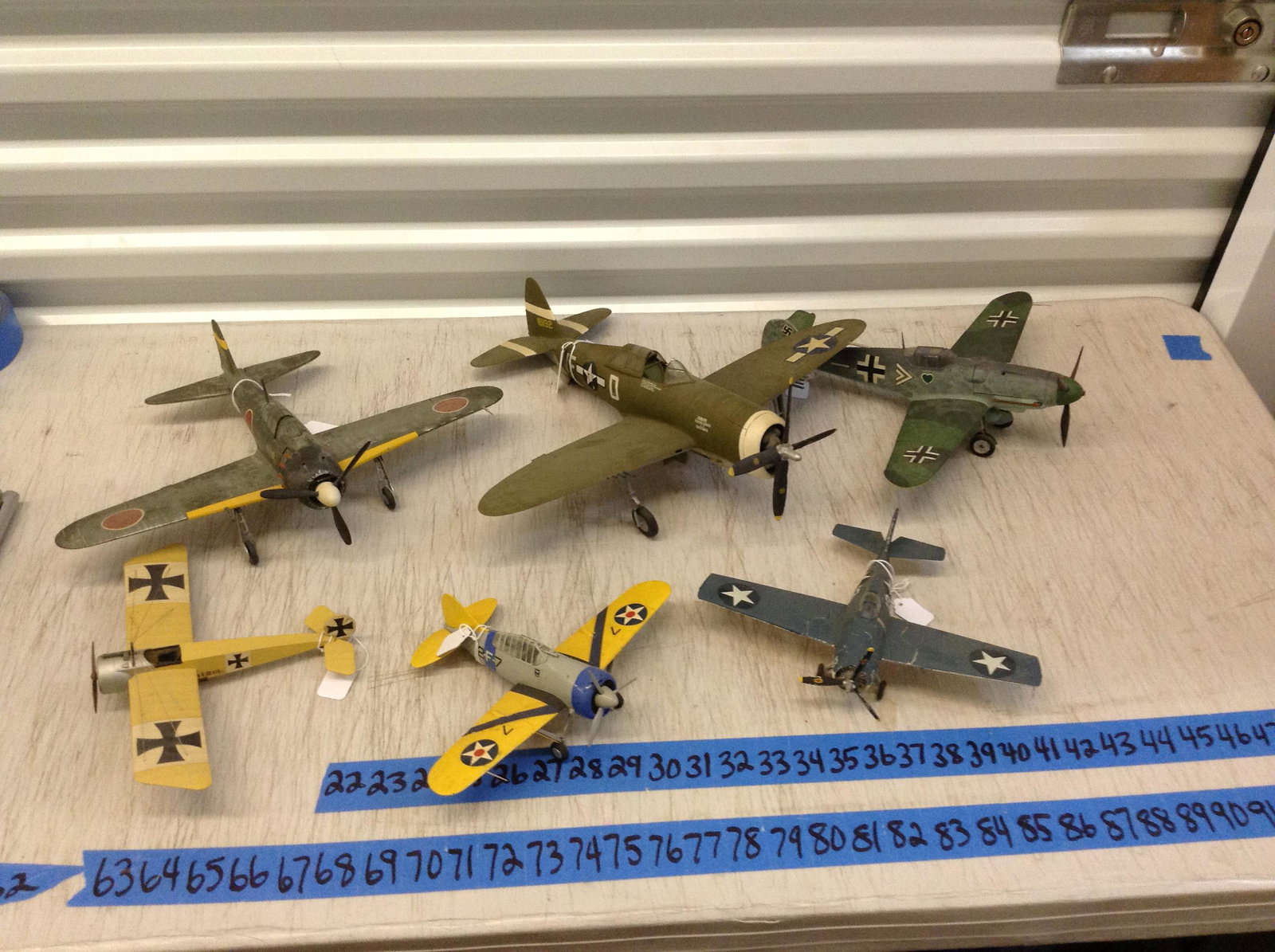 Lot of vintage airplane models: Lot of vintage airplane models