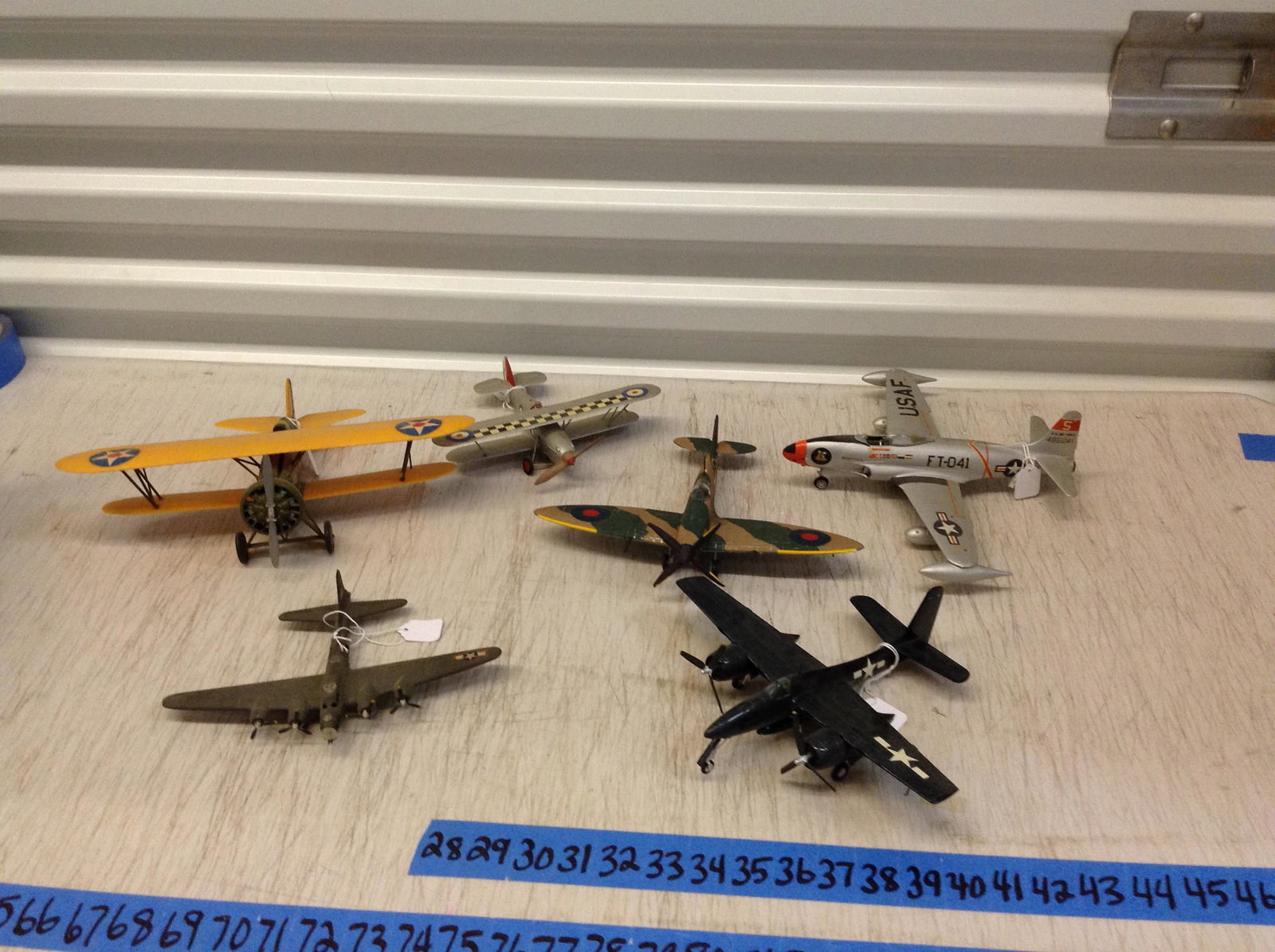 Lot of vintage airplane models: Lot of vintage airplane models