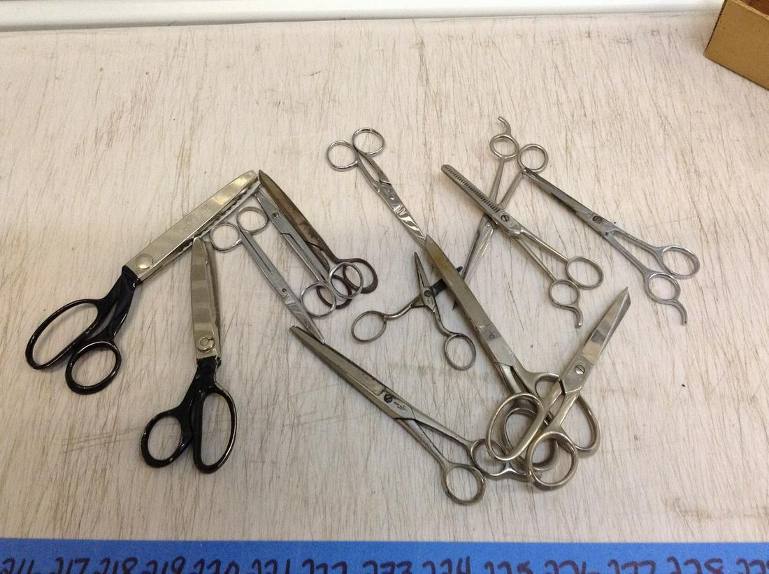 Lot of vintage scissors: Lot of vintage scissors