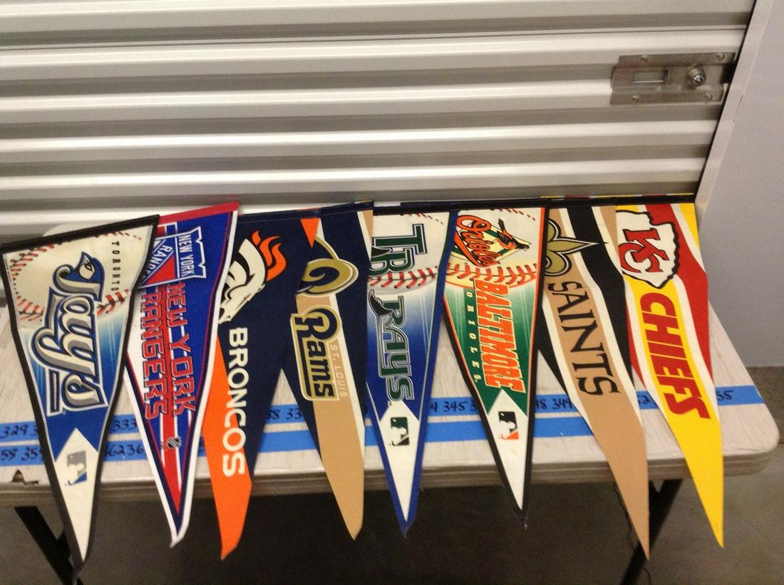 Large lot of sports pennants: Large lot of sports pennants