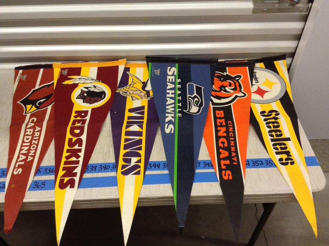 Large lot of sports pennants: Large lot of sports pennants