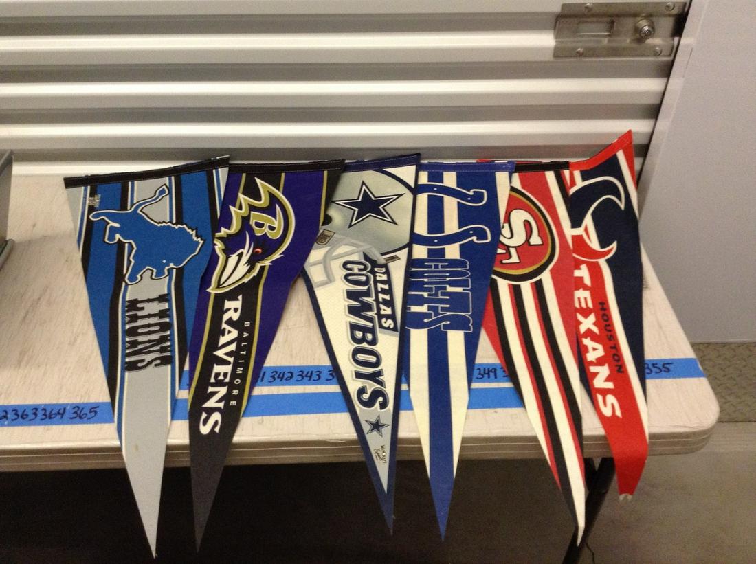 Lot of NFL pennants: Lot of NFL pennants