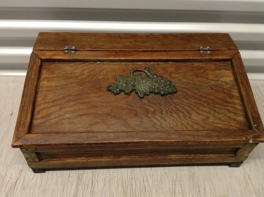 Wooden Bread Bin (1 of 1)