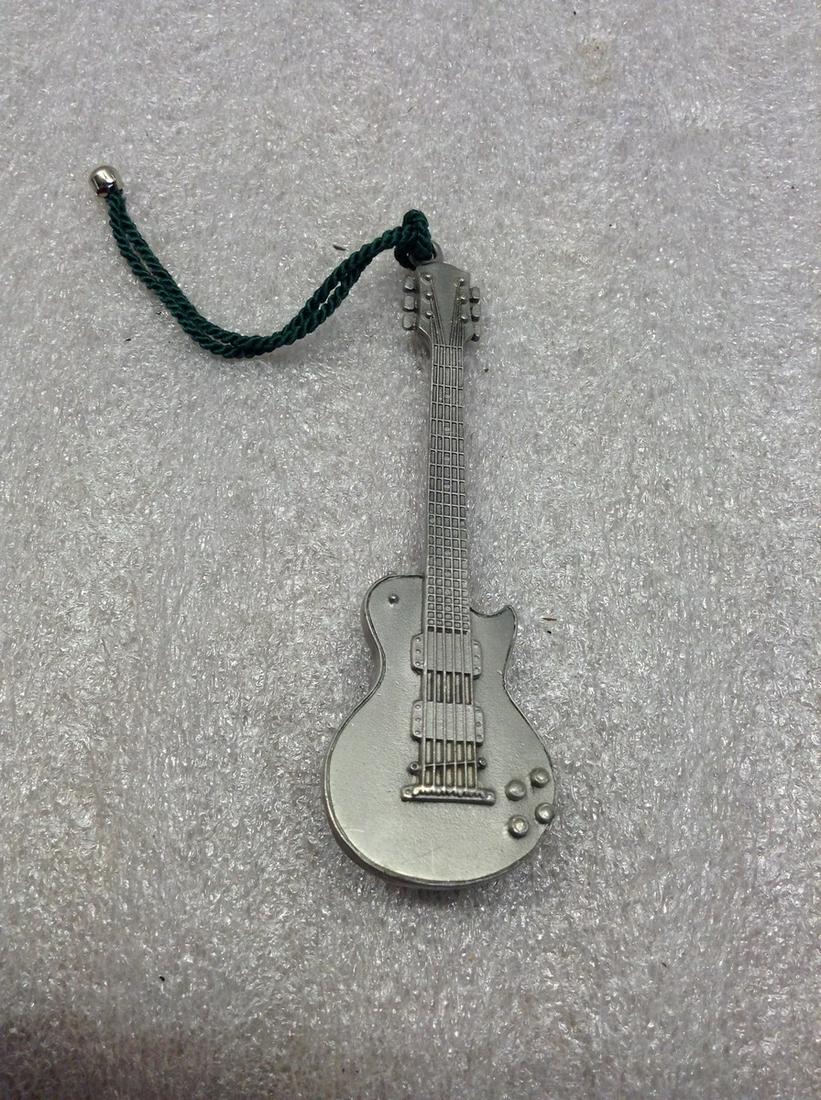 Puter Guitar: 3 in. long