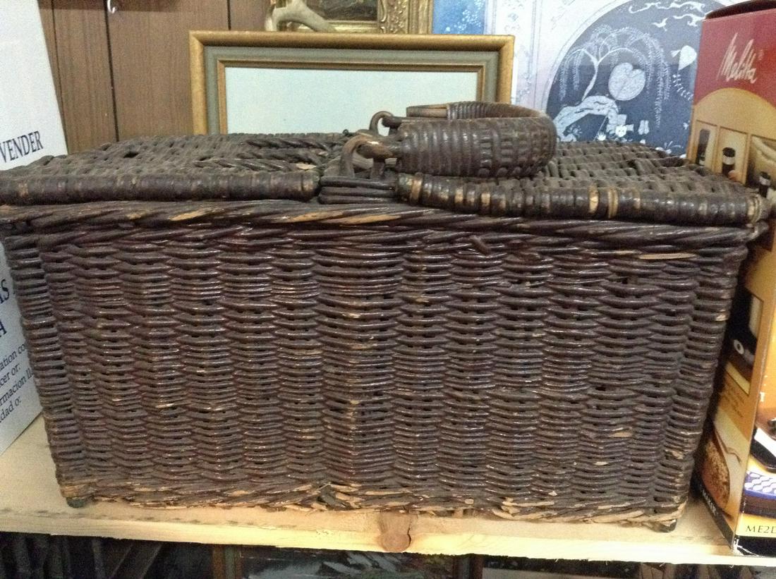 1940's Wicker Picnic Basket: 1940's Wicker Picnic Basket