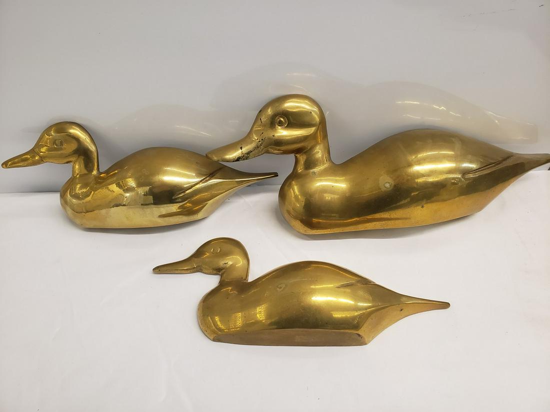 Lot of 3 brass wall hanging ducks: Lot of 3 brass wall hanging ducks
