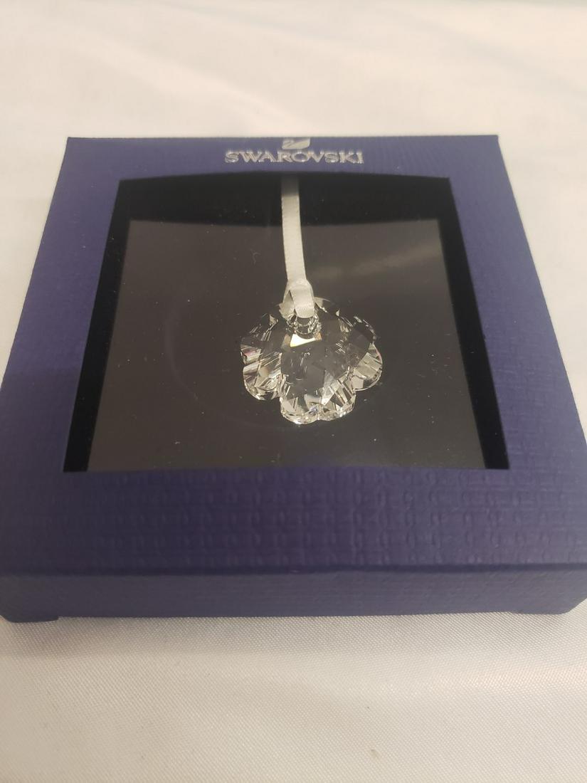 Swarovski 4 leaf clover new in box: Swarovski 4 leaf clover new in box