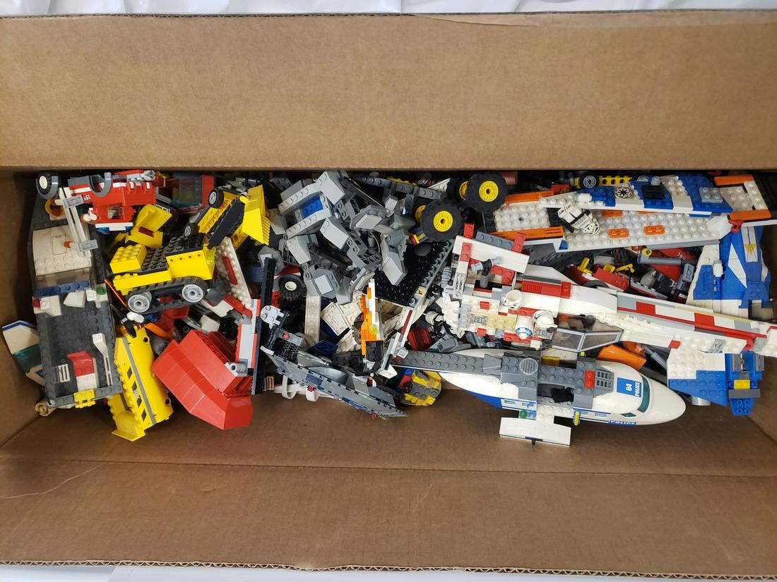 Box full of Legos - vintage star wars (1 of 1)
