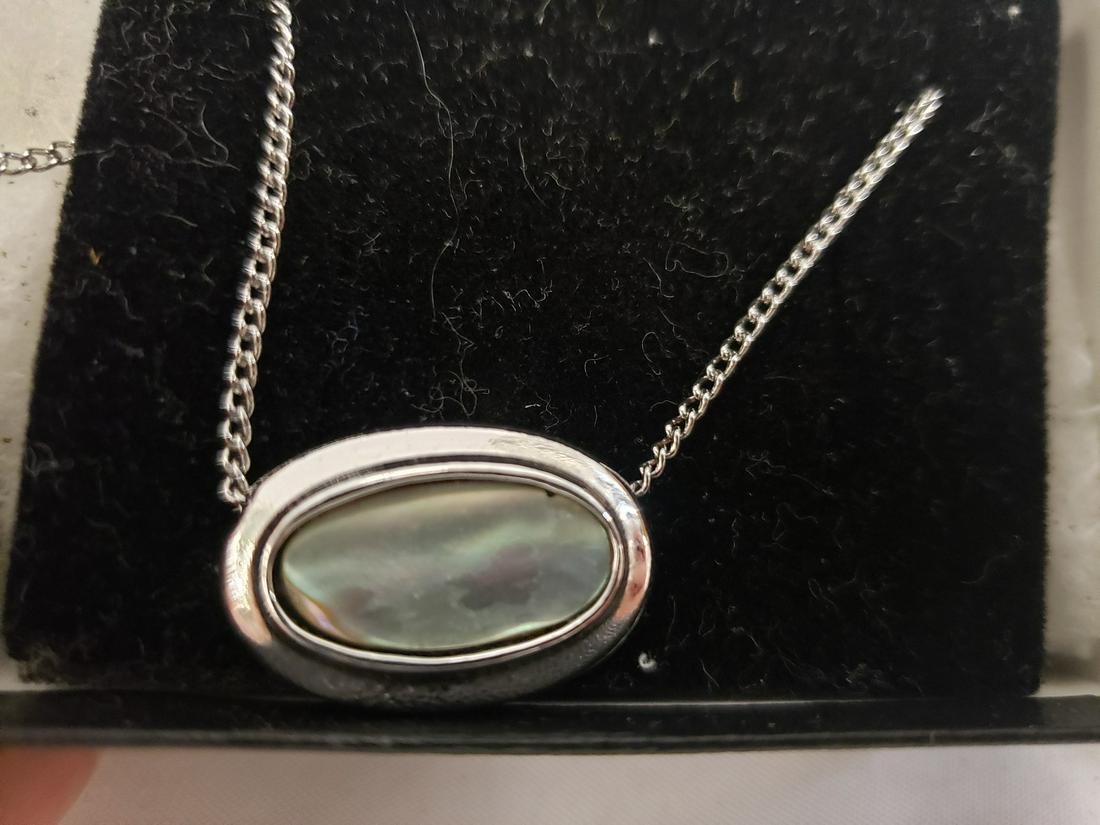Gorgeous opal pendant necklace in box (1 of 1)