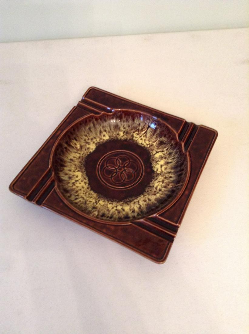 Large vintage pottery ashtray: Large vintage pottery ashtray