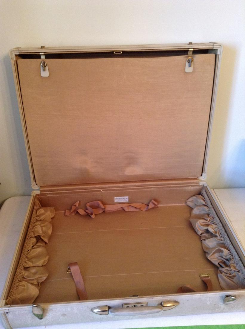 Large Vintage Samsonite Streamlite suitcase: Large Vintage Samsonite Streamlite suitcase