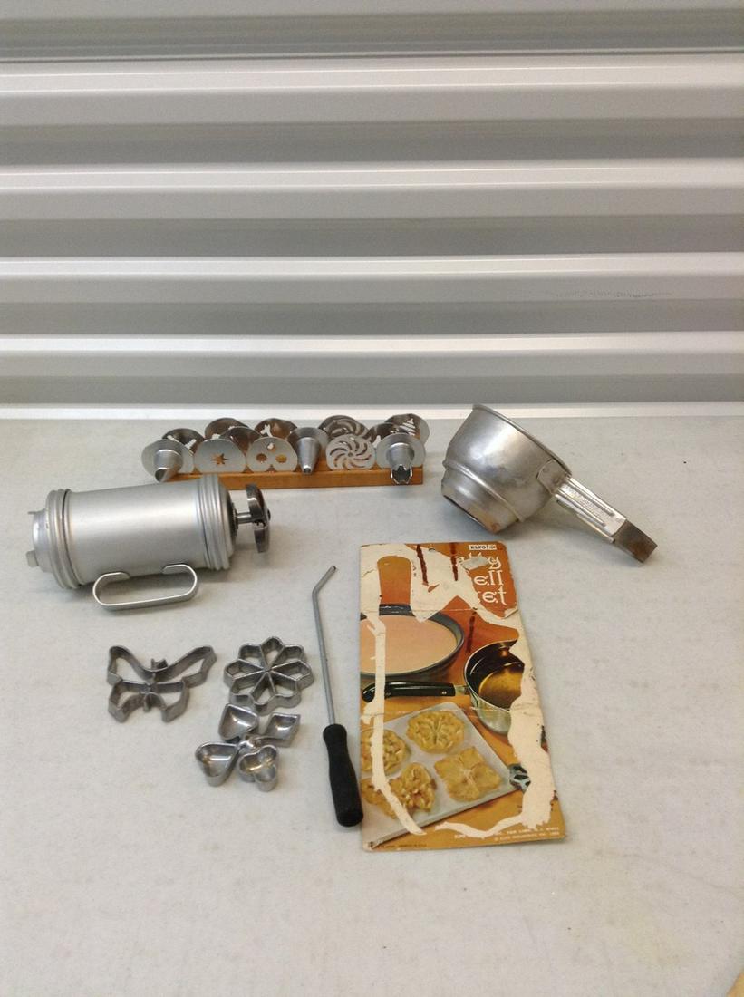 Vintage Mirro cookie press and more: Vintage Mirro cookie press and more