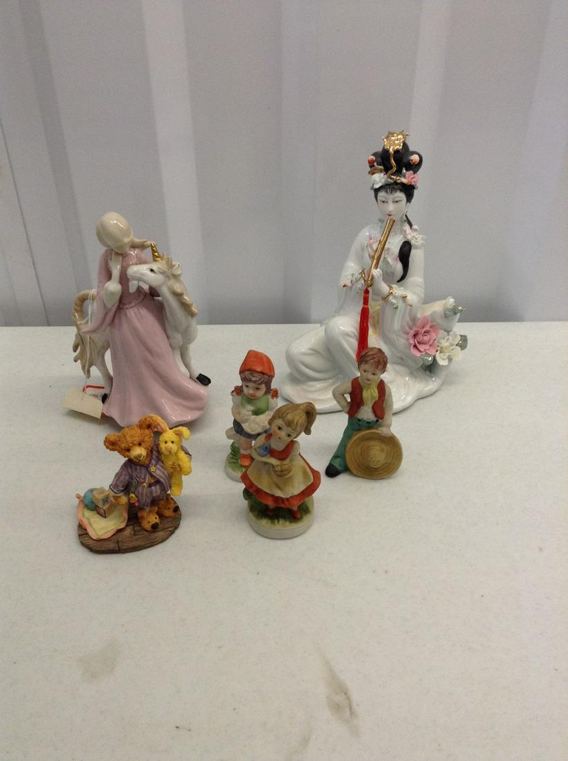 Large lot of vintage statues: Large lot of vintage statues
