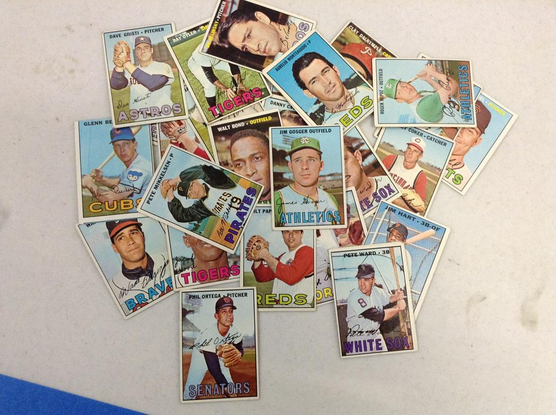 Lot of Various 1967 Topps Baseball Cards (1 of 1)