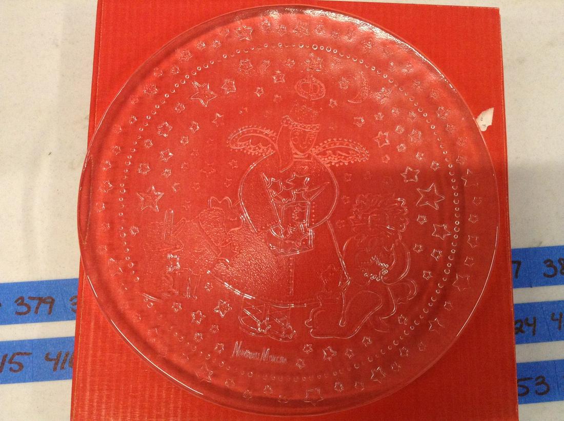 Neiman Marcus Glass Plate in box: Neiman Marcus Glass Plate in box