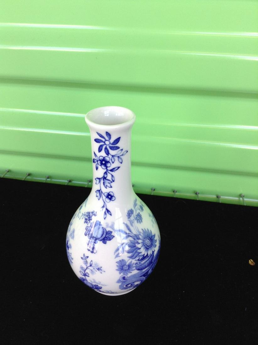 5.5" Blue and White Spode Bud Vase L0906 from the Blue: 5.5" Blue and White Spode Bud Vase L0906 from the Blue and White Collection