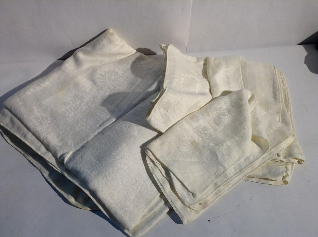 Tablecloth and Napkins: Tablecloth and Napkins
