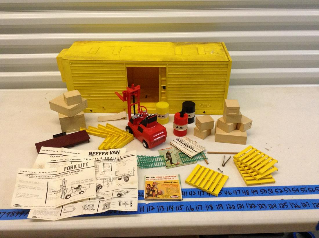 Johnny Express Topper Toys: Johnny Express Topper Toys