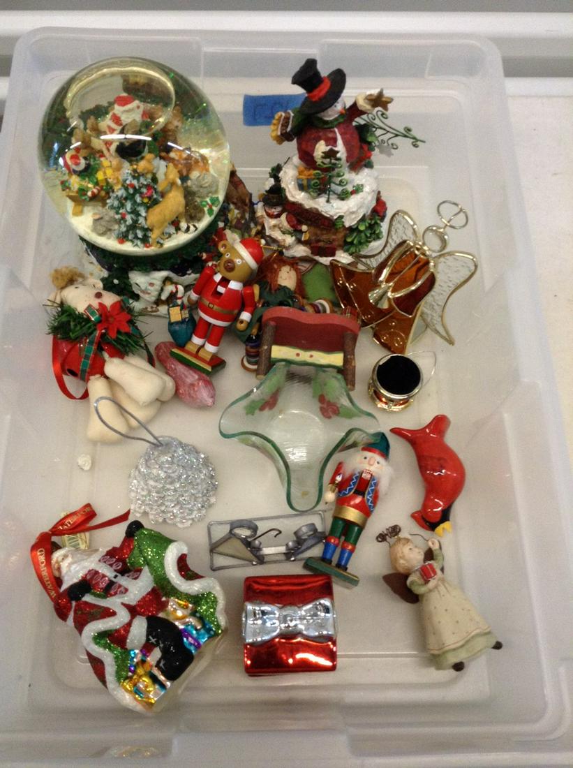 Tub full of vintage Christmas: Tub full of vintage Christmas