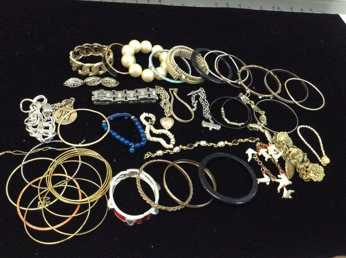 Lot of 38 Bracelets: Lot of 38 Bracelets