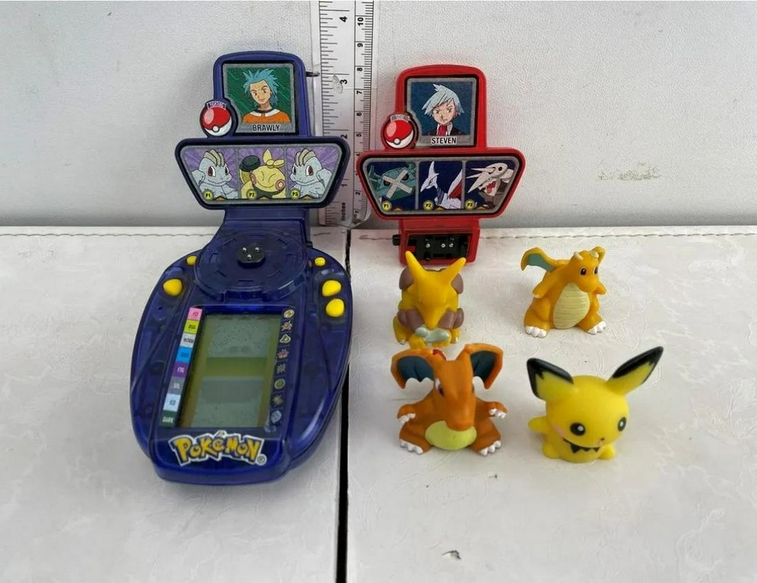 Hasbro Pokemon V Trainer lot - untested: Hasbro Pokemon V Trainer lot - untested