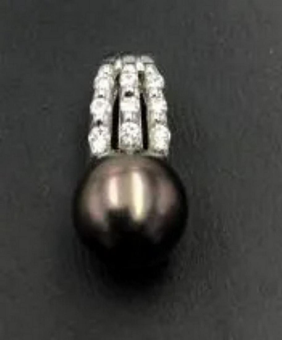 18k white gold pendant w/diamonds and 7mm black pearl: 18k white gold pendant w/diamonds and 7mm black pearl