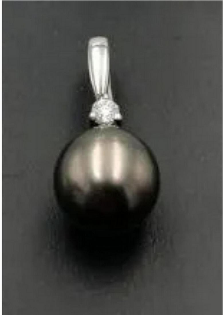 18k white gold pendant w/diamonds and 10mm black pearl: 18k white gold pendant w/diamonds and 10mm black pearl