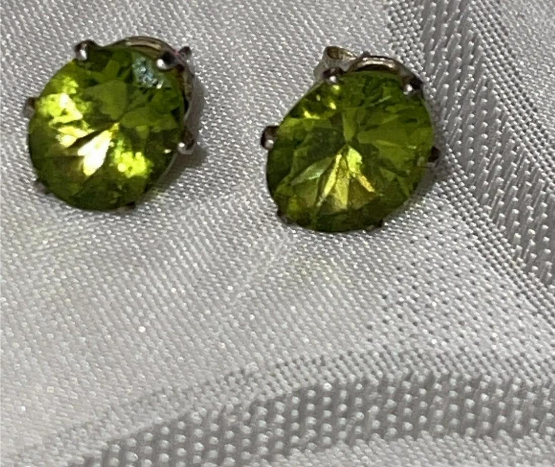 Sterling Silver w/Peridot earrings: Sterling Silver w/Peridot earrings