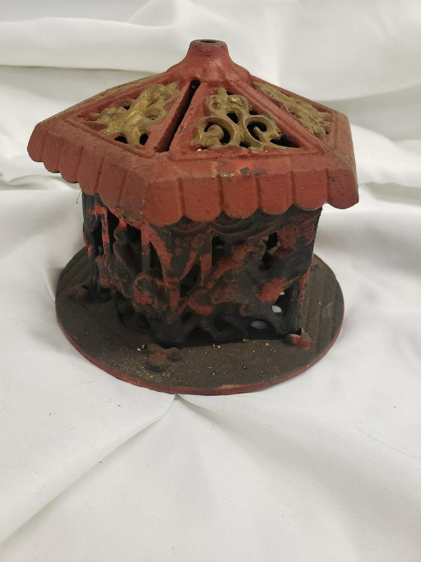 Cast iron toy merry go round (1 of 1)