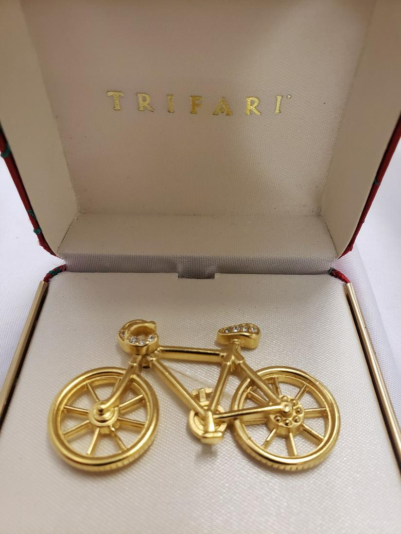 Vintage Trifari brooch: Vintage Trifari brooch