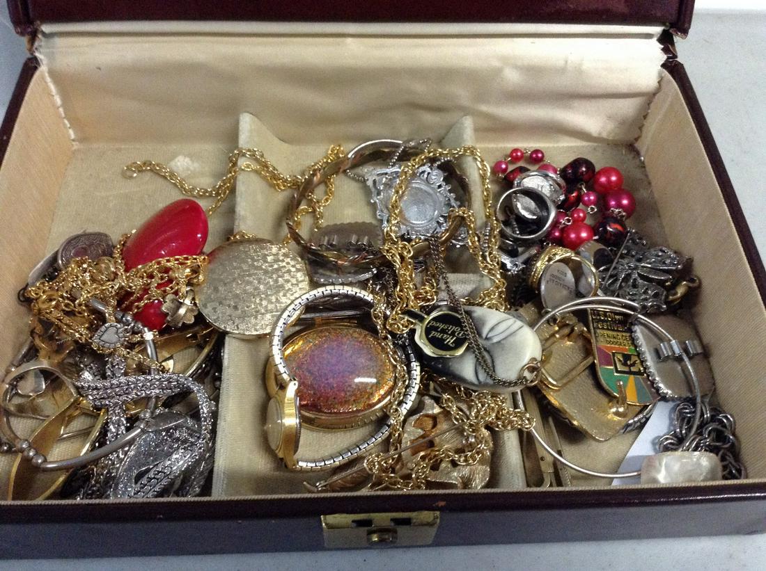Lot of Vintage Costume Jewelry in Jewelry Box: Lot of Vintage Costume Jewelry in Jewelry Box