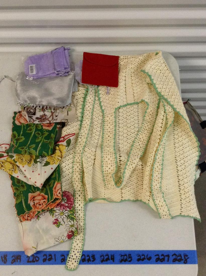 Vintage crochet apron, handkerchiefs and more: Vintage crochet apron, handkerchiefs and more