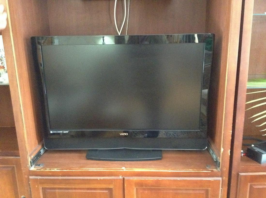 Vizio TV 37" (1 of 1)
