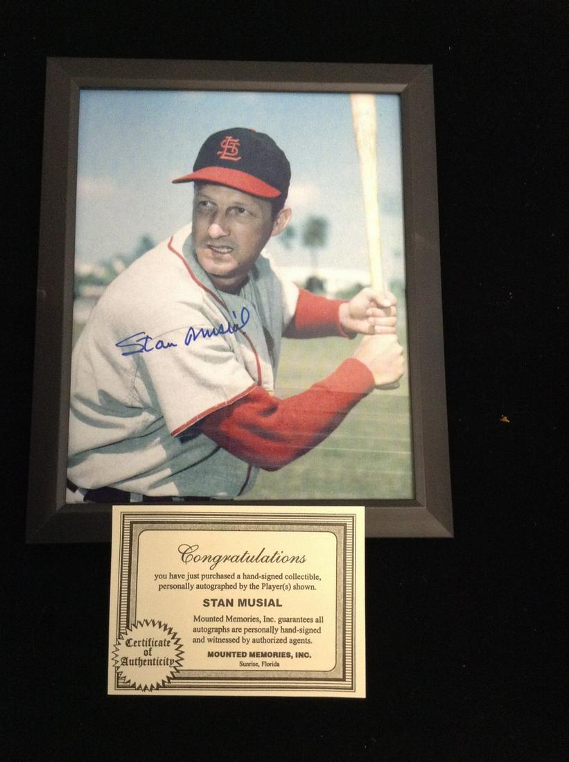 Signed Stan Musial photo with COA: Signed Stan Musial photo with COA