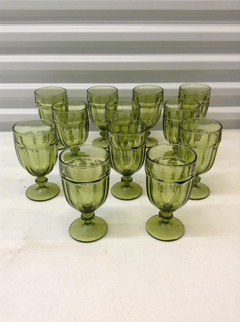 Set of 12 green large goblet glasses: Set of 12 green large goblet glasses
